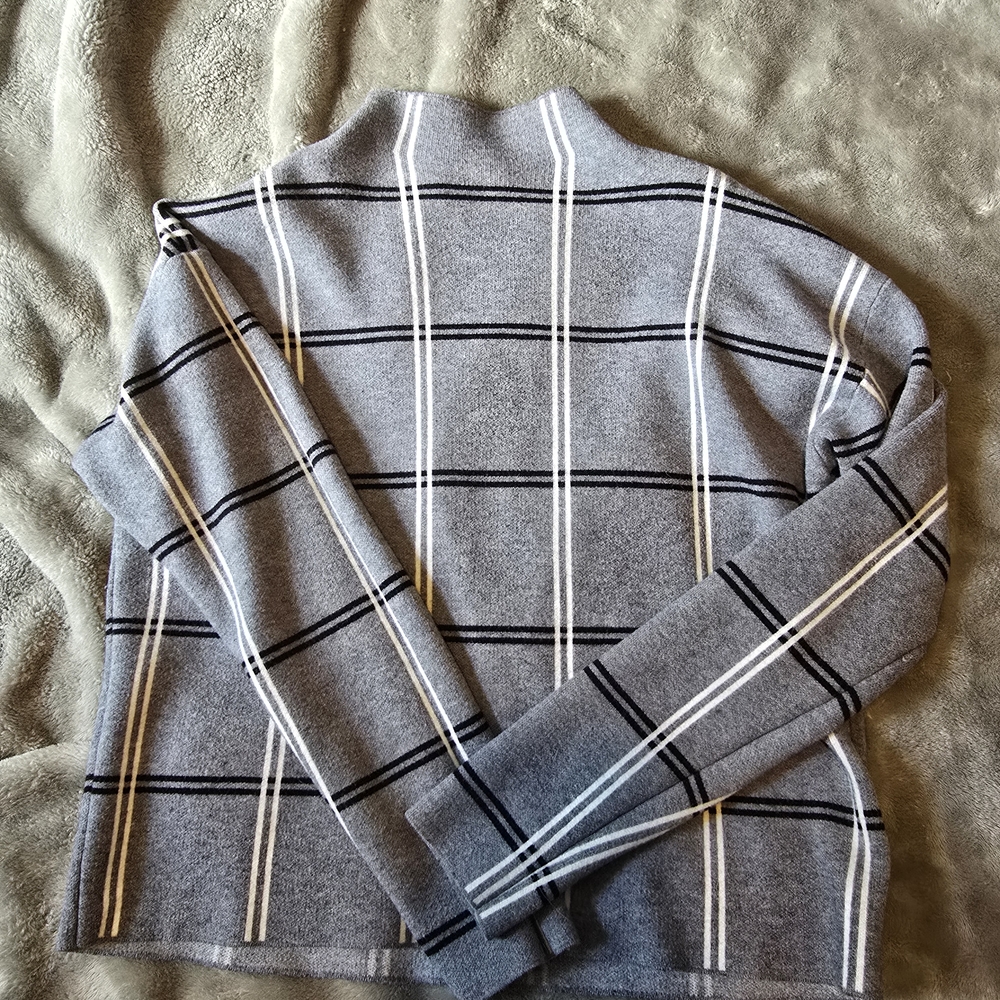 Max Studio Charcoal and Ivory Turtleneck